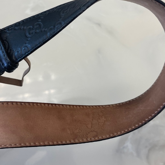 Men’s Leather Signature Gucci Belt - Picture 8 of 8